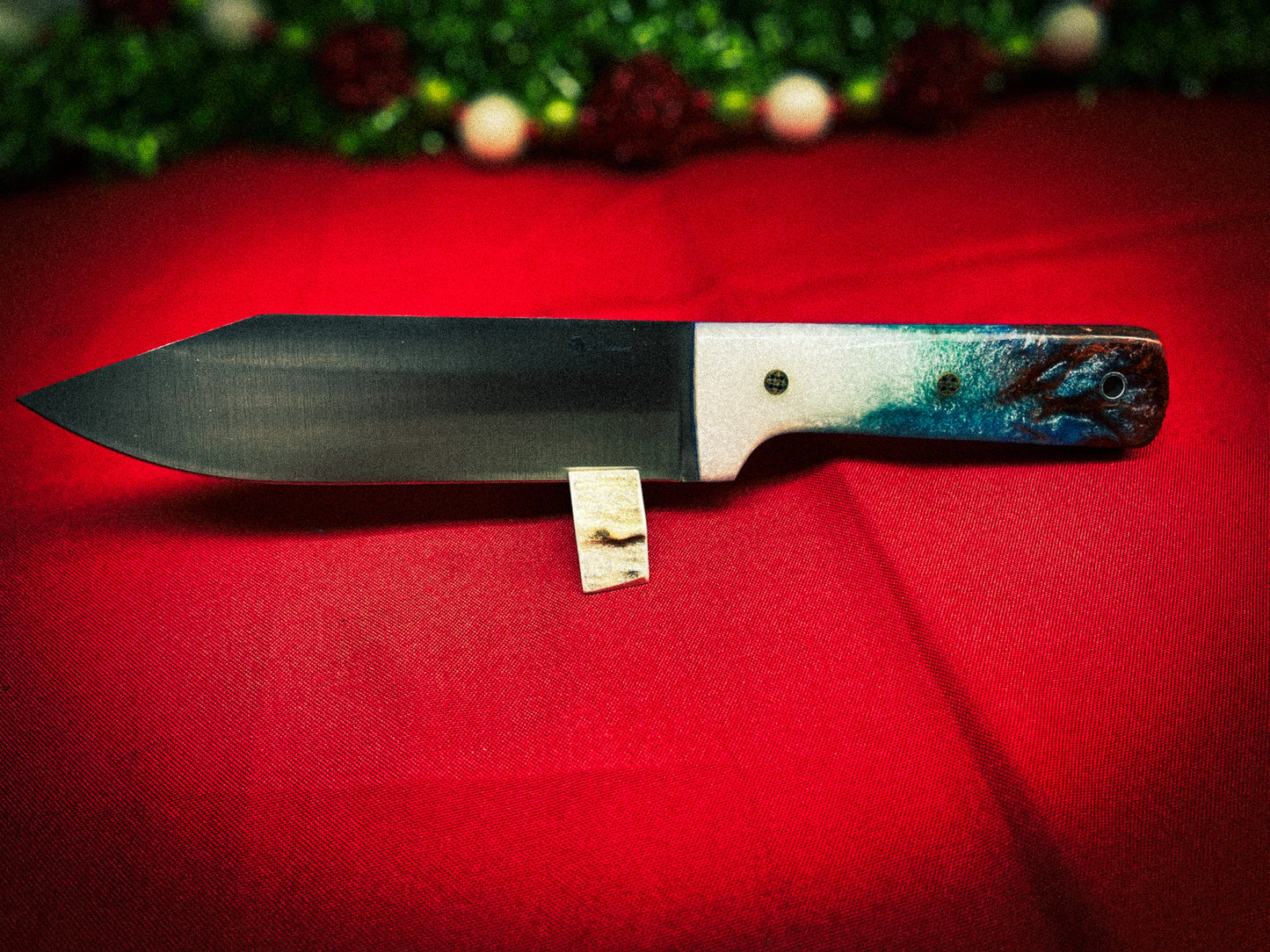 Tyler's Knifemas Design